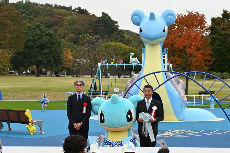 左から宇都宮代表取締役COOと村井知事