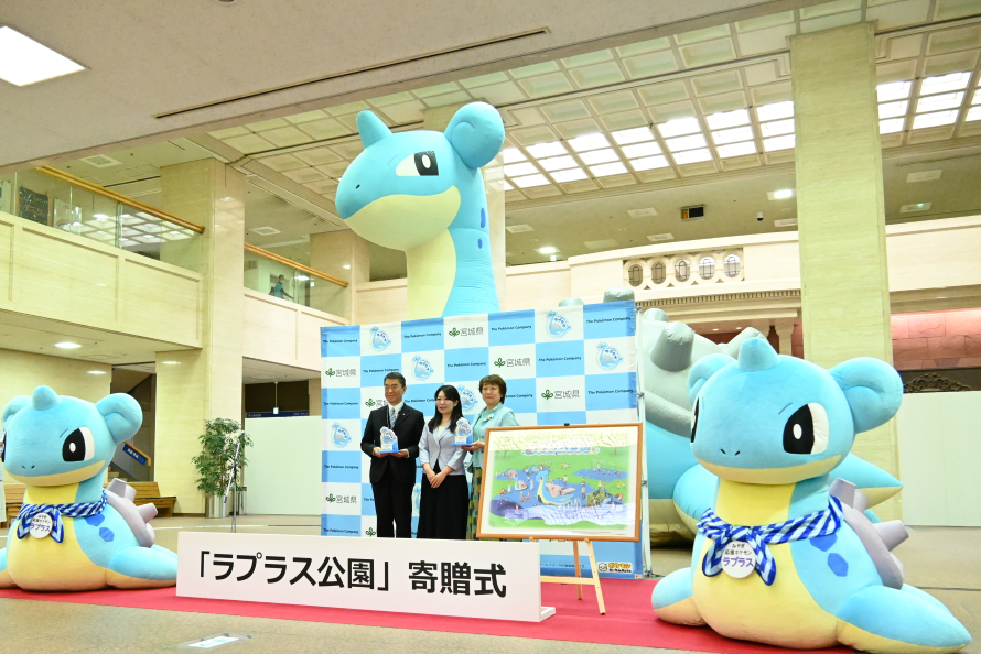 左から村井知事、株式会社ポケモン 廣瀬シニアディレクター、郡仙台市長