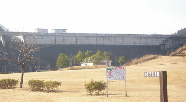 宮床ダム下流公園側全景