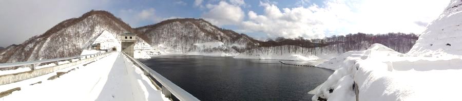 冬の岩堂沢ダムのパノラマ写真(H23年1月5日撮影)