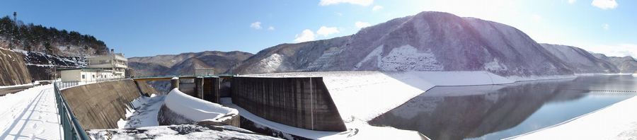 冬の漆沢ダムのパノラマ写真（H22年12月17日撮影）