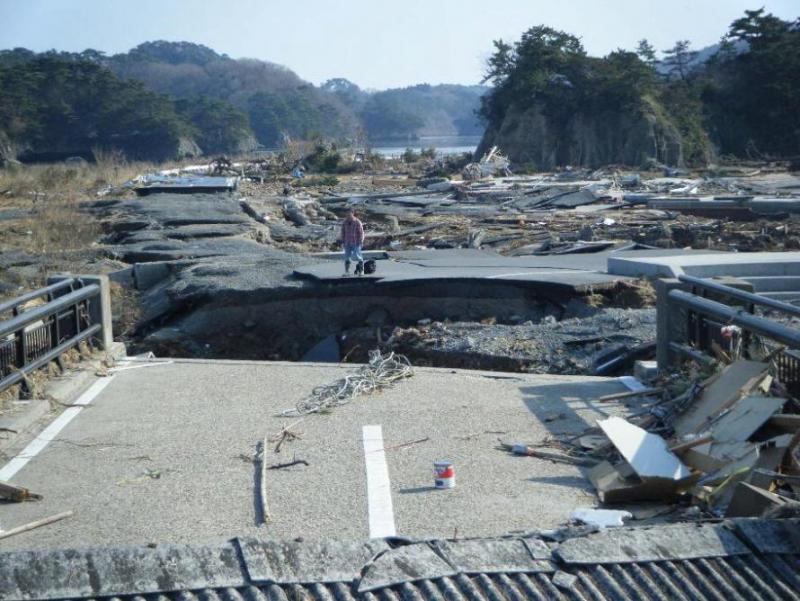 松ケ島橋被災状況の写真1です。