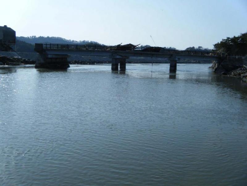松ケ島橋被災状況の写真2です。