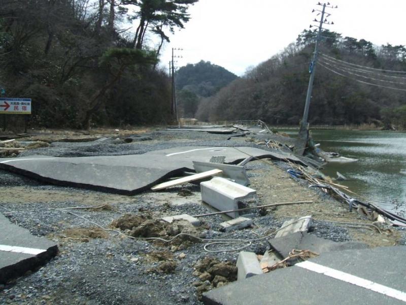 奥松島松島公園線被災状況の写真です。