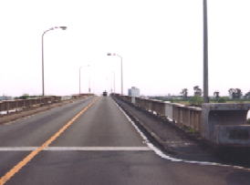 閖上大橋の歩道拡幅前の写真です