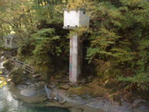 大倉ダム上流の定義水位観測所の写真です