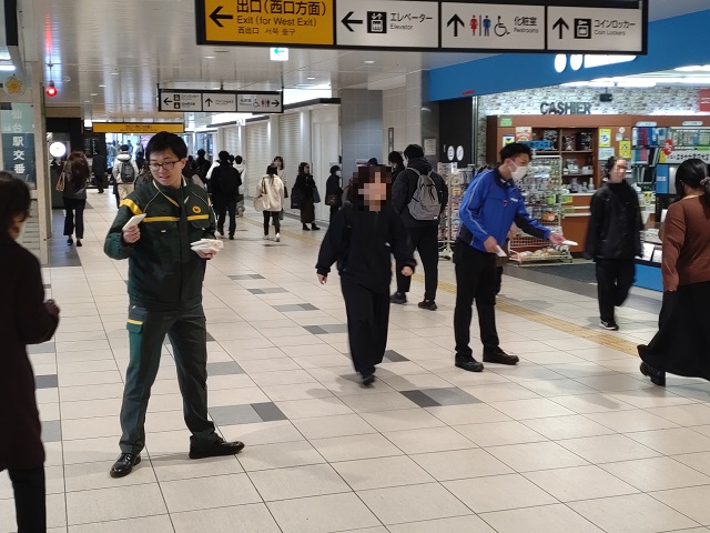 仙台駅での街頭啓発の様子3