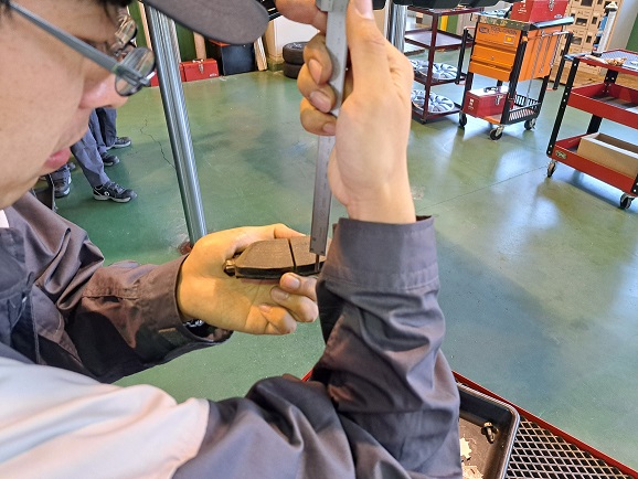 ブレーキパッドの残量測定