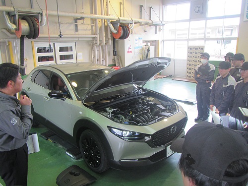 実習車で技術解説