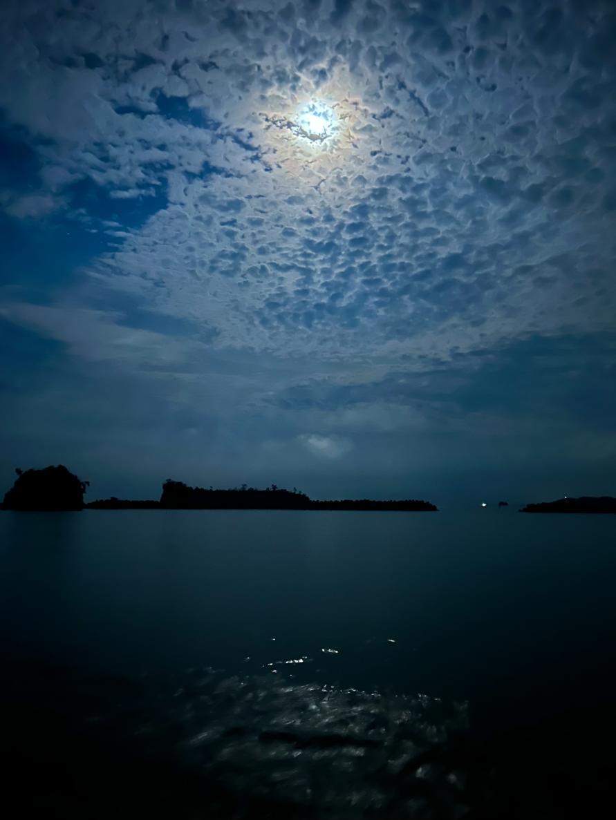 寒風沢島から見上げたスタージョンムーン