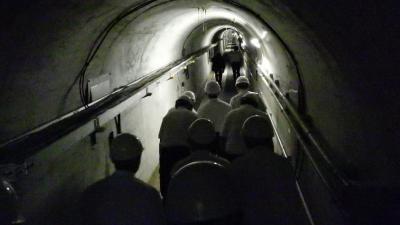 二ツ石ダムの監査廊を見学しているところ