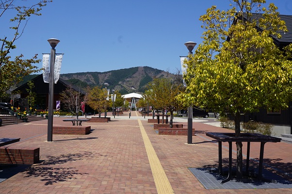 女川駅前レンガみち