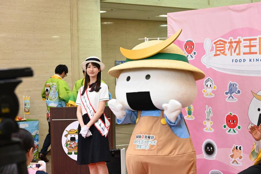 むすび丸農産バージョンお披露目の様子