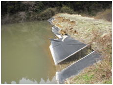 東松島市野蒜地区西見沢ため池の被災直後の写真