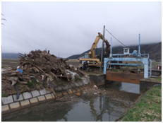 石巻市大瓜地区農地災害廃棄物撤去作業写真